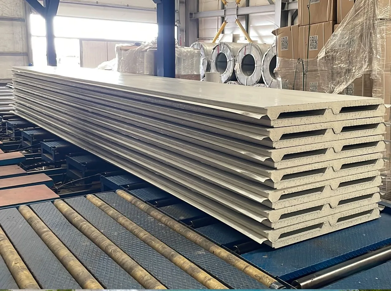 Sandwich panel roof 3 ribs